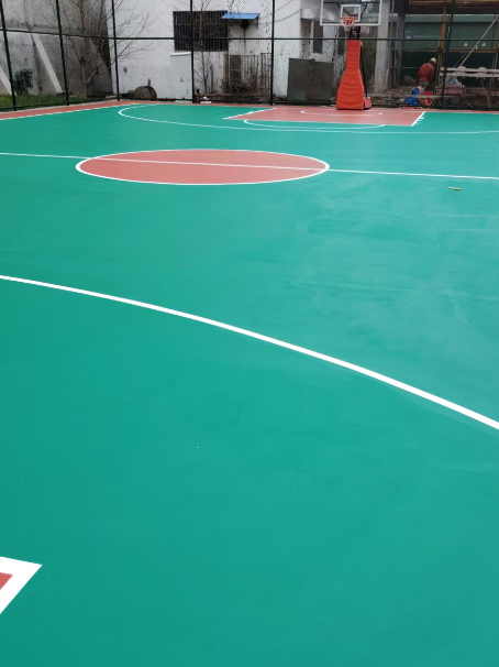 修武 球场长期使用易出现地面开裂